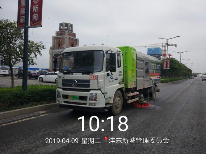 沣东环卫雨后机械化清淤 于细微处见功夫